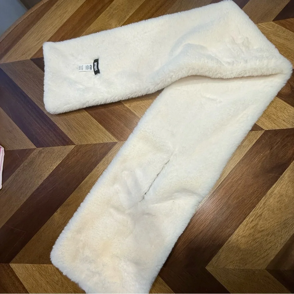 Apparis Cream Faux Shearling KAI Scarf